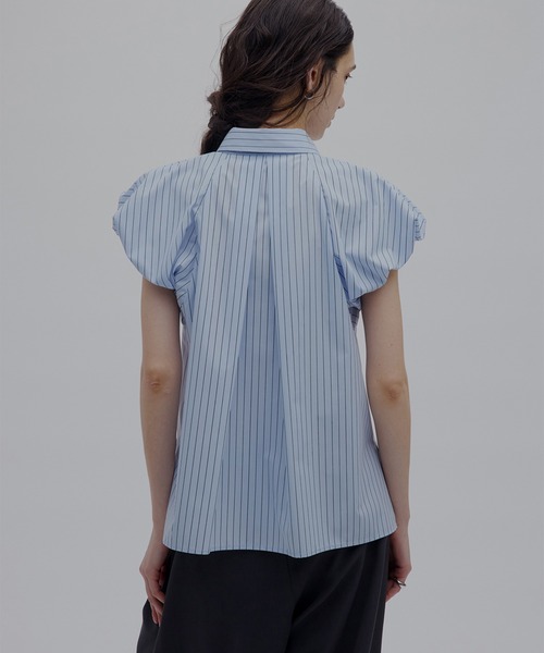 Ameri(アメリ)の「MEDI BALLOON SHOULDER GATHER BLOUSE(シャツ/ブラウス・レディース・ホワイト/ネイビー/マルチ・SMALL/MEDIUM)」の5枚目の写真
