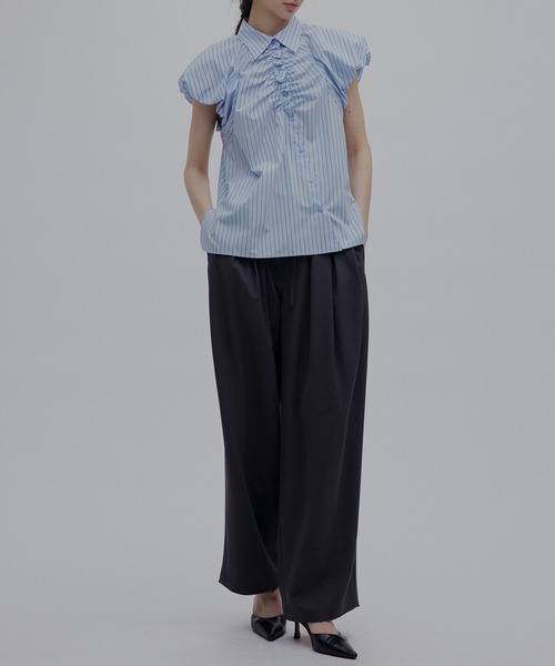Ameri(アメリ)の「MEDI BALLOON SHOULDER GATHER BLOUSE(シャツ/ブラウス・レディース・ホワイト/ネイビー/マルチ・SMALL/MEDIUM)」の6枚目の写真
