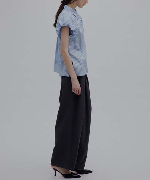 Ameri(アメリ)の「MEDI BALLOON SHOULDER GATHER BLOUSE(シャツ/ブラウス・レディース・ホワイト/ネイビー/マルチ・SMALL/MEDIUM)」の7枚目の写真