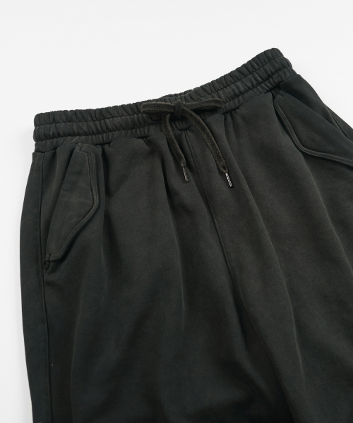 FRIZMWORKS（フリズムワークス）の「SOFT TWO TUCK SWEAT PANTS _ VINTAGE CHARCOAL（スウェットパンツ・メンズ・その他・SMALL/MEDIUM/LARGE/X-LARGE）」の3枚目の写真