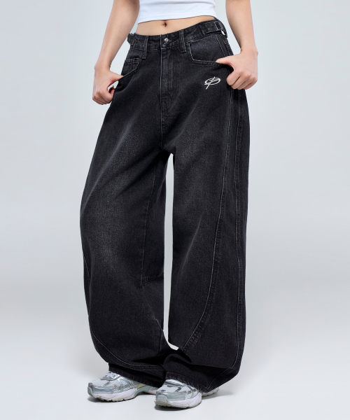 PHYSICAL GARMENTS（フィジカルガーメンツ）の「P5070 ウォッシュドブラック ウーマン カーブ切り替え デニムパンツ [黒デニム]（その他パンツ・レディース・ブラック系・SMALL/MEDIUM/LARGE）」の16枚目の写真