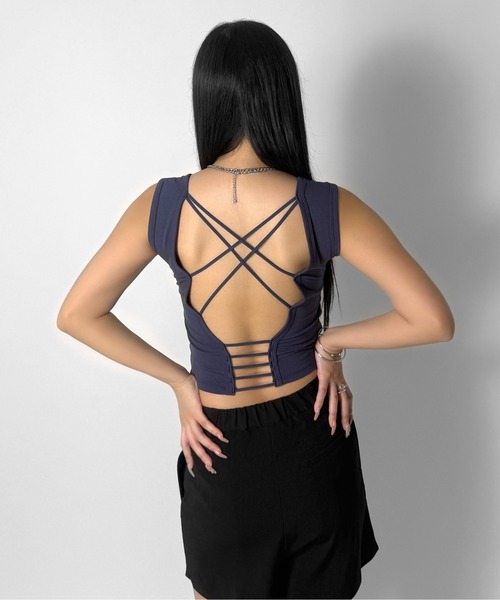 LVEU.(ラブユ.)の「【LVEU.】バッククロスデザインタンクトップ / トップス タンクトップ インナー カップ付き ブラトップ バックオープン(タンクトップ・レディース・ネイビー/ブラック/ホワイト・FREE)」の3枚目の写真