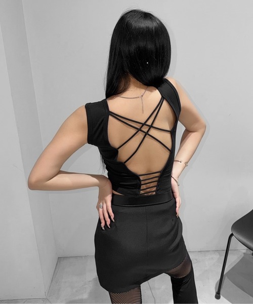 LVEU.(ラブユ.)の「【LVEU.】バッククロスデザインタンクトップ / トップス タンクトップ インナー カップ付き ブラトップ バックオープン(タンクトップ・レディース・ネイビー/ブラック/ホワイト・FREE)」の5枚目の写真