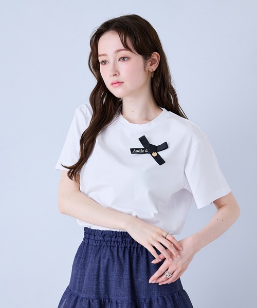 Audie a Muses(オーディアミューズ)の「Audie a Musesロゴ入りリボンカットソー(Tシャツ/カットソー・レディース・オフホワイト/ブラック/ブラウン・38/42)」の2枚目の写真