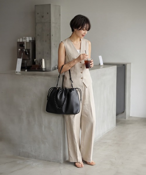 STYLE DELI（スタイルデリ）の「【DELI by】本革ドロストギャザーショルダーバッグ（ショルダーバッグ・レディース・ブラウン/ブラック・FREE）」の6枚目の写真