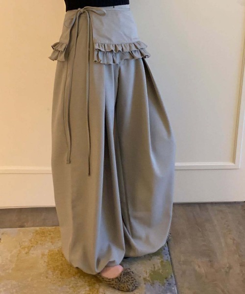 ＆soiree（アンドソワレ）の「フリルラップスカート付きカーブワイドパンツ（その他パンツ・レディース・ブラック/ベージュ/チャコール・FREE）」の7枚目の写真