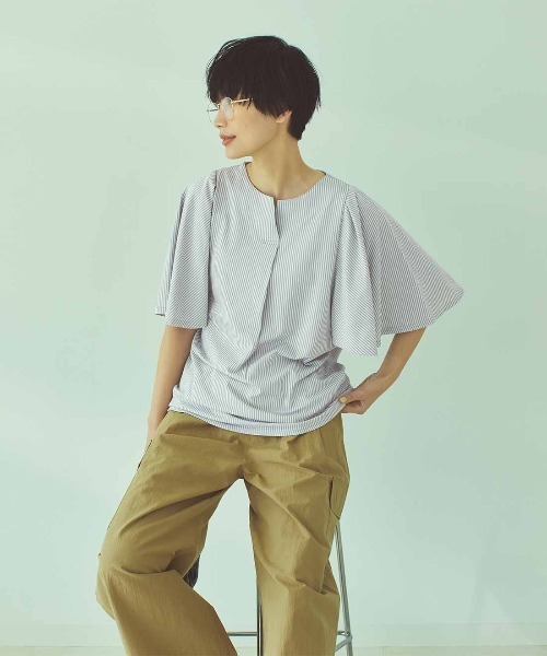 IEDIT(イディット)の「IEDIT フレアー袖がポイントのすぽんとかぶれる美ノビブラウス(シャツ/ブラウス・レディース・ネイビー/グレー/ブルー・LL/3L/M/L)」の2枚目の写真