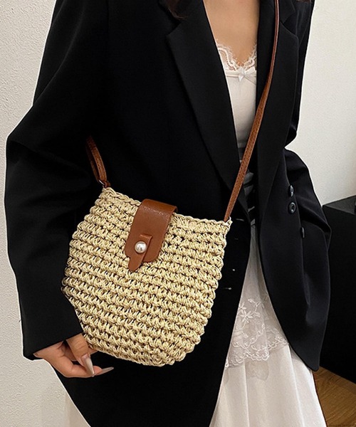TONE SELECT GOODS(トーンセレクトグッズ)の「Liaa/パールかご風 編み ショルダーバッグ A18819(ショルダーバッグ・レディース・ベージュ/ブラウン・FREE)」の2枚目の写真