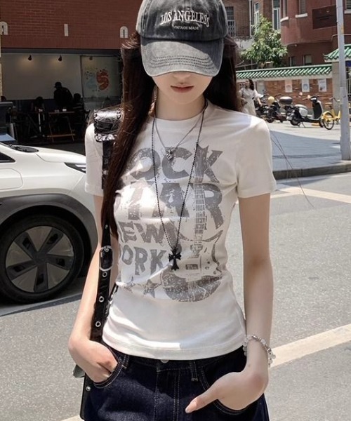 gossip!ロサンゼルス(ゴシップロサンゼルス)の「【Y2Kガーリー】 グラフィックロゴプリントピチT(Tシャツ/カットソー・レディース・ネイビー/ブラック/ホワイト・M)」の6枚目の写真