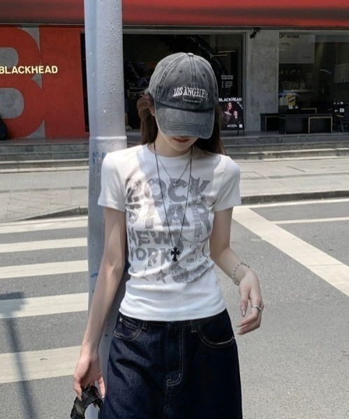 gossip!ロサンゼルス(ゴシップロサンゼルス)の「【Y2Kガーリー】 グラフィックロゴプリントピチT(Tシャツ/カットソー・レディース・ネイビー/ブラック/ホワイト・M)」の9枚目の写真