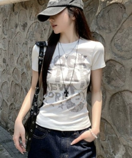gossip!ロサンゼルス(ゴシップロサンゼルス)の「【Y2Kガーリー】 グラフィックロゴプリントピチT(Tシャツ/カットソー・レディース・ネイビー/ブラック/ホワイト・M)」の10枚目の写真