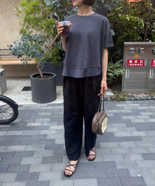 Jena espace merveilleux(ジェナ エスパスメルヴェイユ)の「サークル切替カットソー(Tシャツ/カットソー・レディース・オフホワイト/チャコールグレー・FREE)」の9枚目の写真