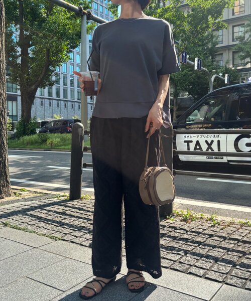 Jena espace merveilleux(ジェナ エスパスメルヴェイユ)の「サークル切替カットソー(Tシャツ/カットソー・レディース・オフホワイト/チャコールグレー・FREE)」の10枚目の写真