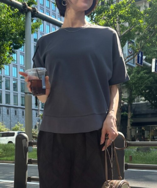 Jena espace merveilleux(ジェナ エスパスメルヴェイユ)の「サークル切替カットソー(Tシャツ/カットソー・レディース・オフホワイト/チャコールグレー・FREE)」の13枚目の写真