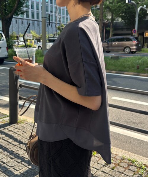 Jena espace merveilleux(ジェナ エスパスメルヴェイユ)の「サークル切替カットソー(Tシャツ/カットソー・レディース・オフホワイト/チャコールグレー・FREE)」の14枚目の写真