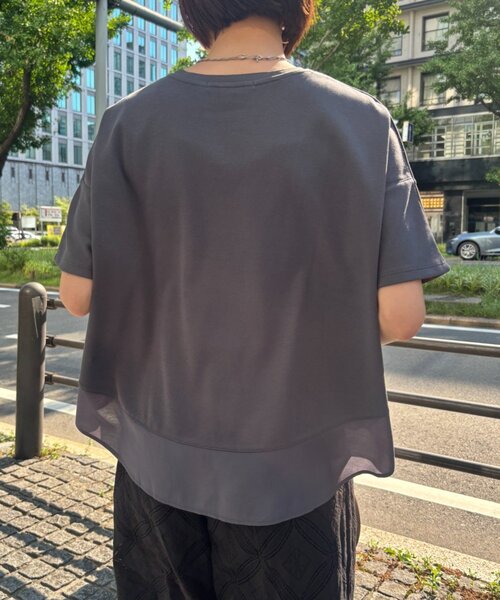 Jena espace merveilleux(ジェナ エスパスメルヴェイユ)の「サークル切替カットソー(Tシャツ/カットソー・レディース・オフホワイト/チャコールグレー・FREE)」の8枚目の写真