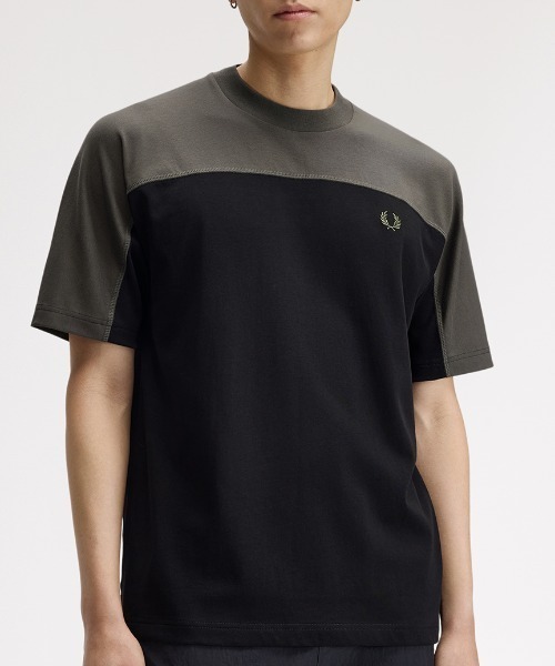 FRED PERRY(フレッドペリー)の「Colour Block T-Shirt/カラーブロックTシャツ(Tシャツ/カットソー・メンズ・ブラック・S/M/L)」の1枚目の写真