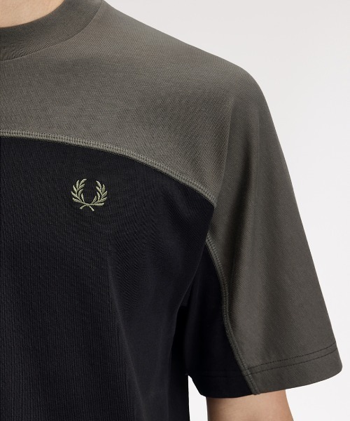 FRED PERRY(フレッドペリー)の「Colour Block T-Shirt/カラーブロックTシャツ(Tシャツ/カットソー・メンズ・ブラック・S/M/L)」の4枚目の写真