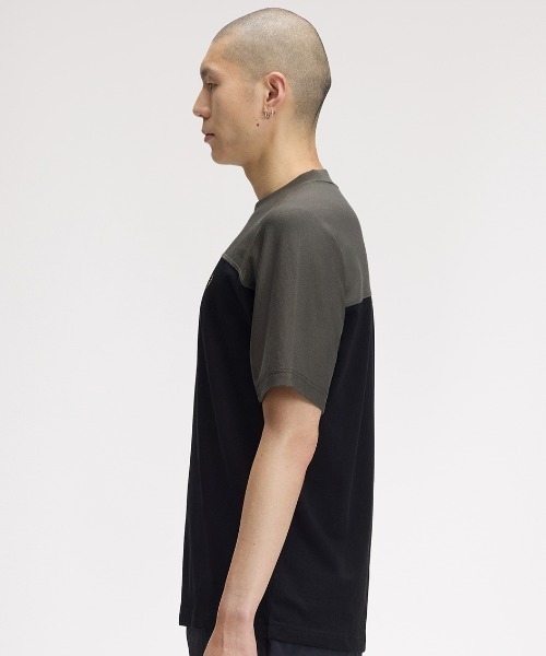 FRED PERRY(フレッドペリー)の「Colour Block T-Shirt/カラーブロックTシャツ(Tシャツ/カットソー・メンズ・ブラック・S/M/L)」の6枚目の写真