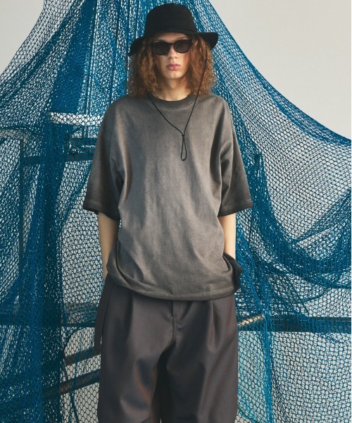 MAISON SPECIAL(メゾンスペシャル)の「《UNISEX》Cold-Dye Prime-Over Crew Neck Short Sleeve T-Shirt/コールドダイプライムオーバークルーネックTシャツ【MAISON SPECIAL/メゾンスペシャル】(Tシャツ/カットソー・メンズ・グレイッシュベージュ/ブラック・0/1/2)」の5枚目の写真