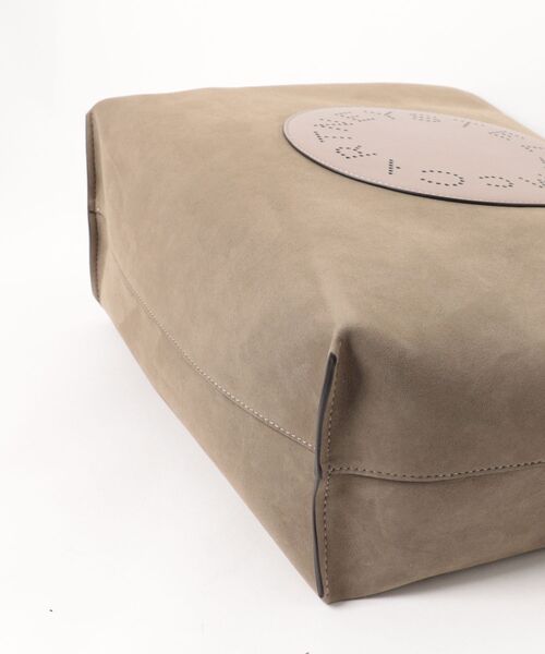 STELLA McCARTNEY(ステラマッカートニー)の「Logo Reversible Tote Bag / ロゴ リバーシブル トートバッグ(トートバッグ・レディース・ベージュ・ONE SIZE)」の6枚目の写真