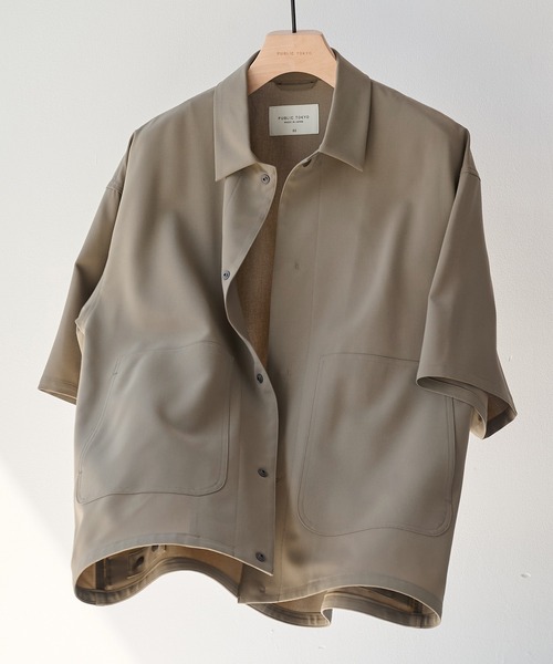 PUBLIC TOKYO(パブリックトウキョウ)の「【セットアップ可】TRIXIONウーリーシャツブルゾンショートスリーブ /半袖/夏服/ウォッシャブル/防シワ/大人気/セットアップ(シャツ/ブラウス・メンズ・ベージュ/オリーブ/ブラック・1/2)」の3枚目の写真