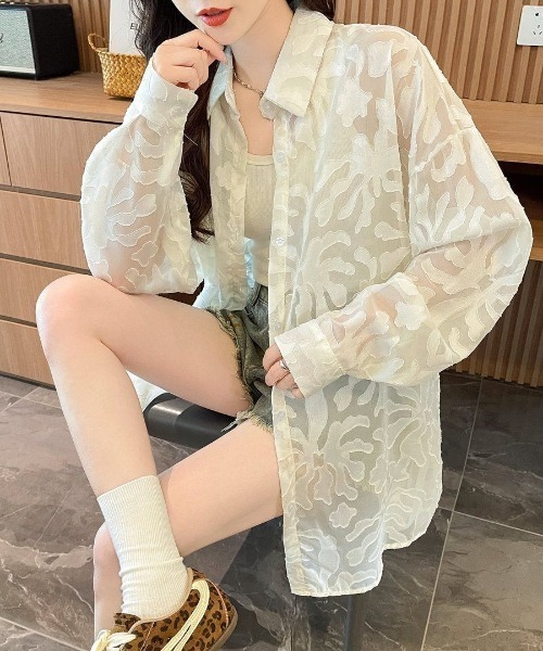 AMAJI(アマジ)の「ジャガード シアー ミディ丈プラスサイズ シャツジャケット(シャツ/ブラウス・レディース・ベージュ・MEDIUM/LARGE/X-LARGE)」の3枚目の写真