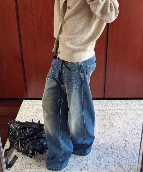 FreeZone（フリーゾーン）の「ヴィンテージウォッシュ スタッズ装飾 ワイドルーズデニムパンツ（デニムパンツ・メンズ・ブルー・LARGE/MEDIUM/SMALL）」の19枚目の写真