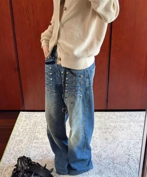 FreeZone（フリーゾーン）の「ヴィンテージウォッシュ スタッズ装飾 ワイドルーズデニムパンツ（デニムパンツ・メンズ・ブルー・LARGE/MEDIUM/SMALL）」の20枚目の写真