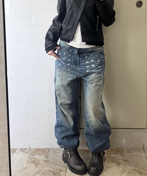 FreeZone（フリーゾーン）の「ヴィンテージウォッシュ スタッズ装飾 ワイドルーズデニムパンツ（デニムパンツ・メンズ・ブルー・LARGE/MEDIUM/SMALL）」の8枚目の写真