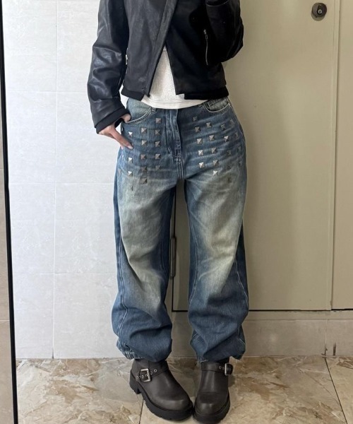 FreeZone（フリーゾーン）の「ヴィンテージウォッシュ スタッズ装飾 ワイドルーズデニムパンツ（デニムパンツ・メンズ・ブルー・LARGE/MEDIUM/SMALL）」の10枚目の写真