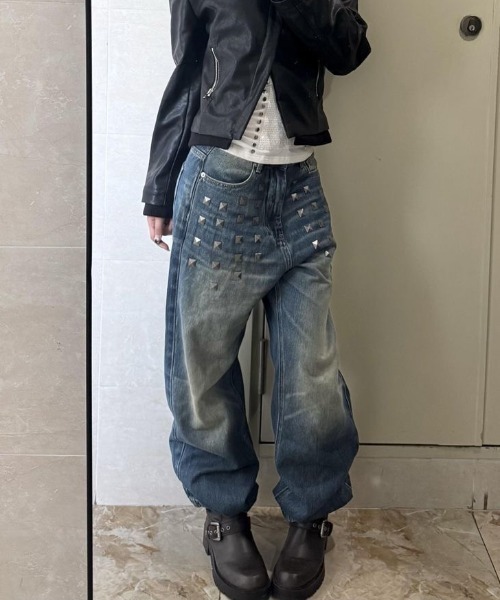 FreeZone（フリーゾーン）の「ヴィンテージウォッシュ スタッズ装飾 ワイドルーズデニムパンツ（デニムパンツ・メンズ・ブルー・LARGE/MEDIUM/SMALL）」の11枚目の写真
