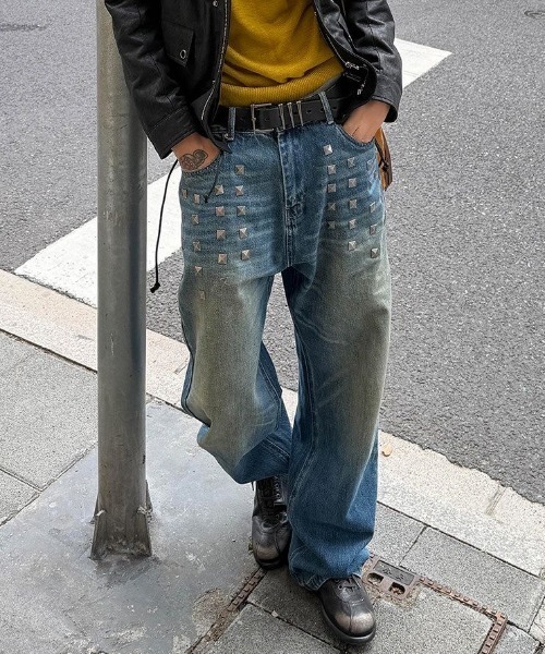 FreeZone（フリーゾーン）の「ヴィンテージウォッシュ スタッズ装飾 ワイドルーズデニムパンツ（デニムパンツ・メンズ・ブルー・LARGE/MEDIUM/SMALL）」の2枚目の写真