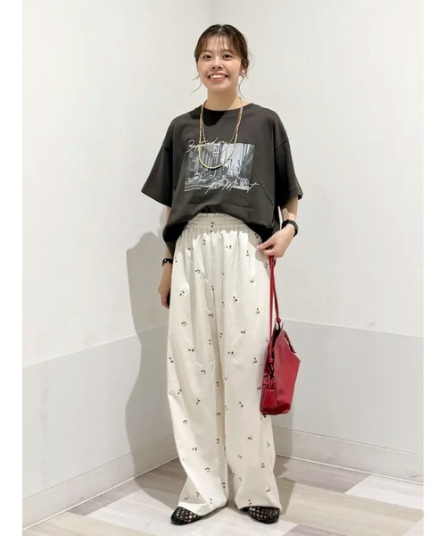 AMERICAN HOLIC(アメリカンホリック)の「アソートプリント裾ラウンドTシャツ(Tシャツ/カットソー・レディース・チャコールグレー/アイボリー/グレー系その他・FREE)」の6枚目の写真