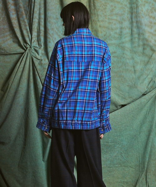 MAISON SPECIAL（メゾンスペシャル）の「《UNISEX》【Italian Dead Stock Fabric】Curve Switching Prime-Over Plaid Shirt Blouson/【イタリアンデッドストックファブリック】カーブスイッチングプライムオーバーチェックシャツブルゾン【MAISON SPECIAL/メゾンスペシャル】（シャツ/ブラウス・メンズ・ブラック/ライトグレー/レッド/その他1/ブルー/カーキ/ピンク・2/1/0）」の13枚目の写真