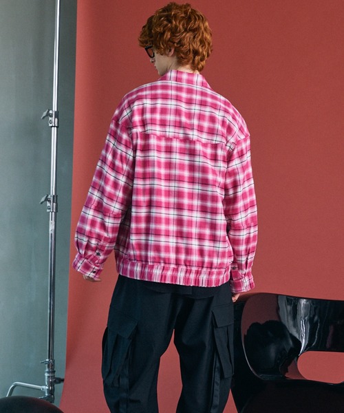 MAISON SPECIAL（メゾンスペシャル）の「《UNISEX》【Italian Dead Stock Fabric】Curve Switching Prime-Over Plaid Shirt Blouson/【イタリアンデッドストックファブリック】カーブスイッチングプライムオーバーチェックシャツブルゾン【MAISON SPECIAL/メゾンスペシャル】（シャツ/ブラウス・メンズ・ブラック/ライトグレー/レッド/その他1/ブルー/カーキ/ピンク・2/1/0）」の11枚目の写真
