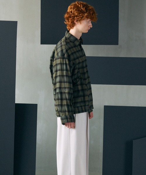 MAISON SPECIAL（メゾンスペシャル）の「《UNISEX》【Italian Dead Stock Fabric】Curve Switching Prime-Over Plaid Shirt Blouson/【イタリアンデッドストックファブリック】カーブスイッチングプライムオーバーチェックシャツブルゾン【MAISON SPECIAL/メゾンスペシャル】（シャツ/ブラウス・メンズ・ブラック/ライトグレー/レッド/その他1/ブルー/カーキ/ピンク・2/1/0）」の16枚目の写真