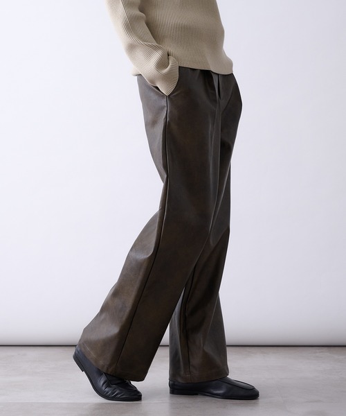 Perushu(ペルーシュ)の「synthetic leather Tuck Wide Pants/合成皮革タックワイドパンツ(その他パンツ・メンズ・ブラック/ブラウン・SMALL/MEDIUM/LARGE)」の17枚目の写真
