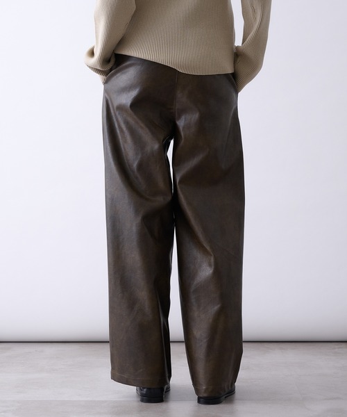 Perushu(ペルーシュ)の「synthetic leather Tuck Wide Pants/合成皮革タックワイドパンツ(その他パンツ・メンズ・ブラック/ブラウン・SMALL/MEDIUM/LARGE)」の19枚目の写真