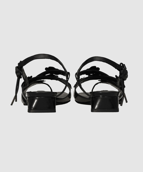 CECILIE BAHNSEN(セシリー バンセン)の「HEELED STRAPPY SANDAL W/FLOWER TRIM(サンダル・レディース・ブラック・38/39/37)」の5枚目の写真
