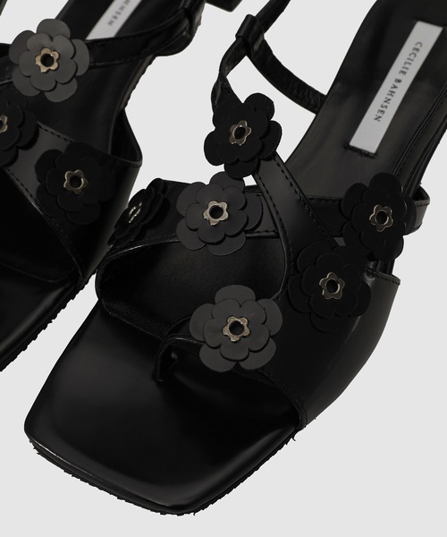 CECILIE BAHNSEN(セシリー バンセン)の「HEELED STRAPPY SANDAL W/FLOWER TRIM(サンダル・レディース・ブラック・38/39/37)」の7枚目の写真