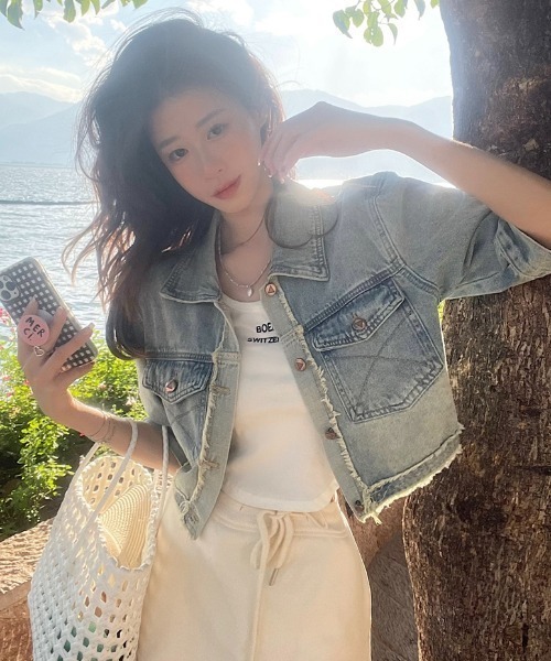 FAVORITO(ファヴォリート)の「デニムスリークオータースリーブトップス(シャツ/ブラウス・レディース・ブルー・M/L/S)」の3枚目の写真