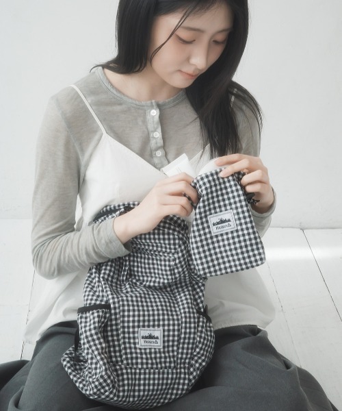 HEISAN(ハイサン)の「◇HEISAN◇ブランド直輸入正規品/折りたためる/パッカブル/コンパクトポケットバッグ v1 ギンガムチェック Compact Pocket Bag v1 Gingham Check(バックパック/リュック・レディース・ブラック/スカイブルー・FREE)」の4枚目の写真