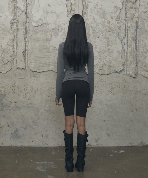 VOONT(ブント)の「Drape Strap Tie Long Sleeve (CHARCOAL)(Tシャツ/カットソー・レディース・チャコールグレー・OS)」の4枚目の写真