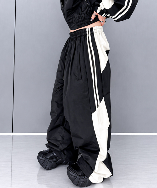 ROARINGRAD(ロアリングラド)の「W.26 パネル トラックパンツ ブラック(スウェットパンツ・レディース・その他・MEDIUM/LARGE)」の1枚目の写真
