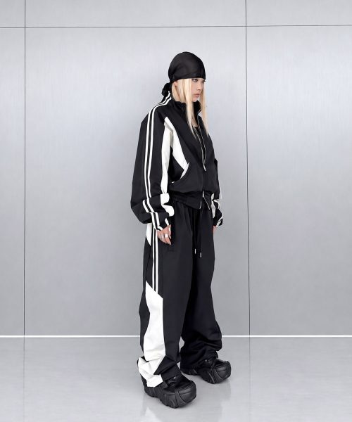 ROARINGRAD(ロアリングラド)の「W.26 パネル トラックパンツ ブラック(スウェットパンツ・レディース・その他・MEDIUM/LARGE)」の4枚目の写真