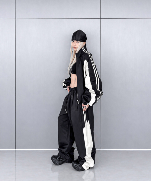 ROARINGRAD(ロアリングラド)の「W.26 パネル トラックパンツ ブラック(スウェットパンツ・レディース・その他・MEDIUM/LARGE)」の7枚目の写真