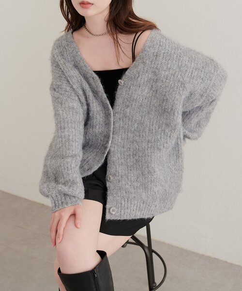 natural couture(ナチュラルクチュール)の「モヘア起毛片畦Vカーディガン(カーディガン/ボレロ・レディース・イエロー/ピンク/グレー/ブラウン/オフホワイト・FREE)」の2枚目の写真