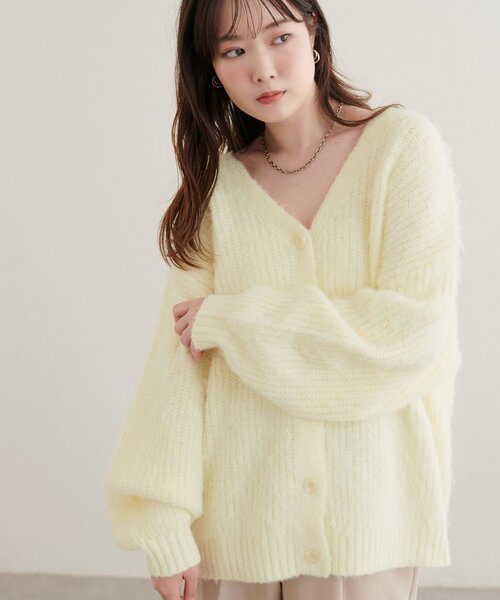 natural couture(ナチュラルクチュール)の「モヘア起毛片畦Vカーディガン(カーディガン/ボレロ・レディース・イエロー/ピンク/グレー/ブラウン/オフホワイト・FREE)」の7枚目の写真