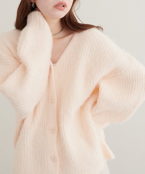 natural couture(ナチュラルクチュール)の「モヘア起毛片畦Vカーディガン(カーディガン/ボレロ・レディース・イエロー/ピンク/グレー/ブラウン/オフホワイト・FREE)」の11枚目の写真